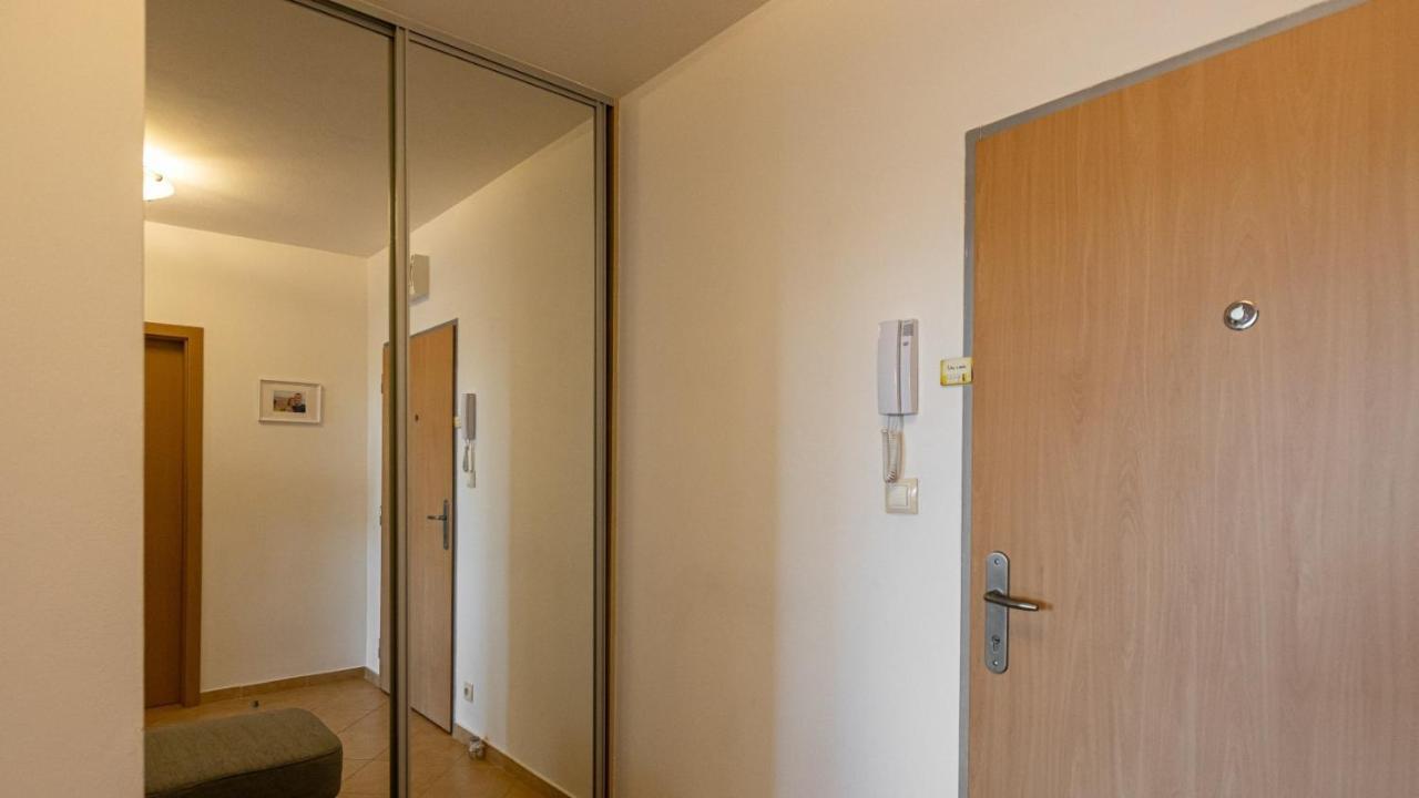 2 Room Apartment With Terrace, New Building, Jegeho ブラチスラヴァ エクステリア 写真