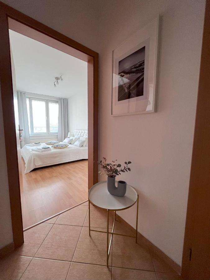 2 Room Apartment With Terrace, New Building, Jegeho ブラチスラヴァ エクステリア 写真