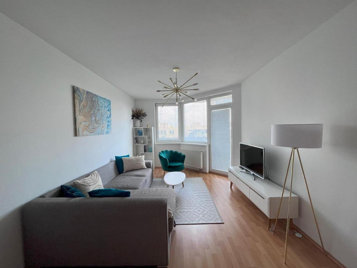 2 Room Apartment With Terrace, New Building, Jegeho ブラチスラヴァ エクステリア 写真