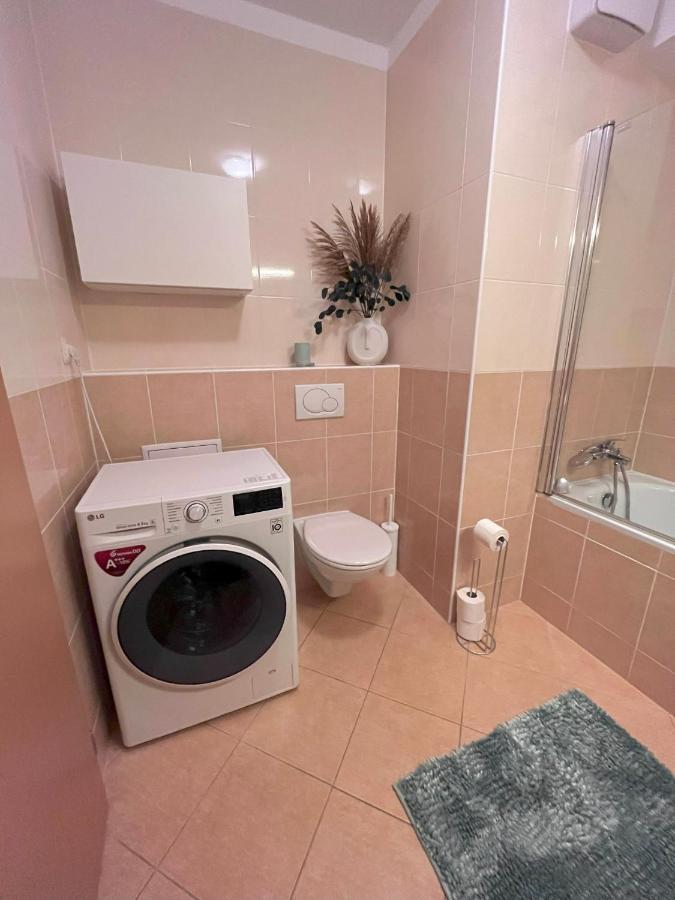 2 Room Apartment With Terrace, New Building, Jegeho ブラチスラヴァ エクステリア 写真