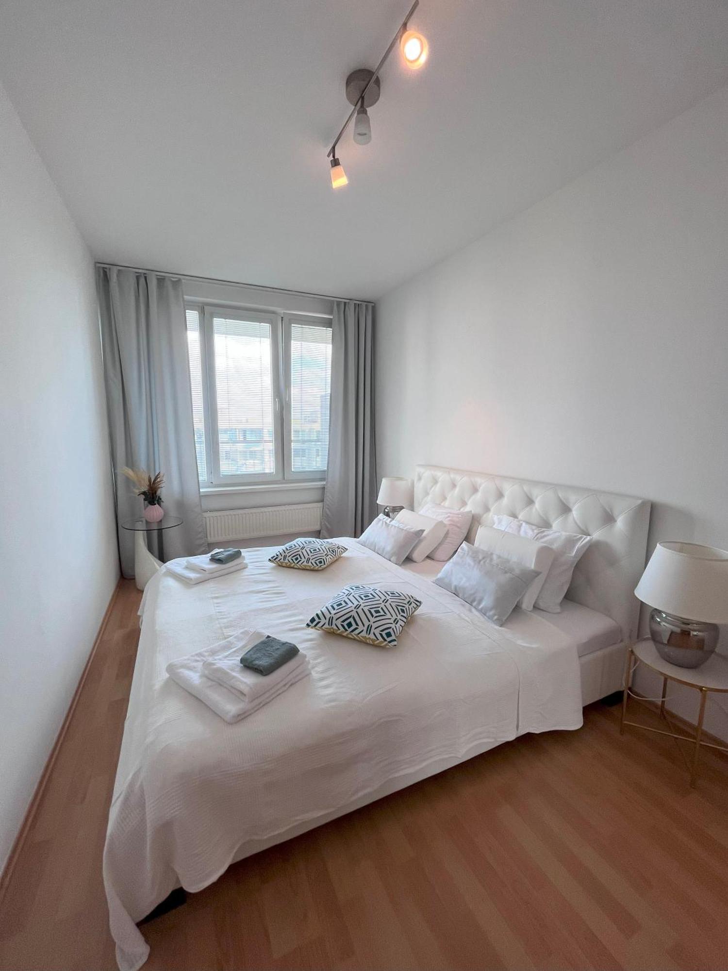 2 Room Apartment With Terrace, New Building, Jegeho ブラチスラヴァ エクステリア 写真