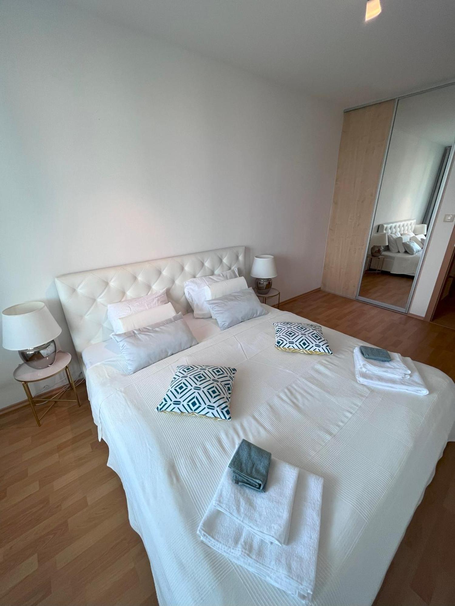 2 Room Apartment With Terrace, New Building, Jegeho ブラチスラヴァ エクステリア 写真
